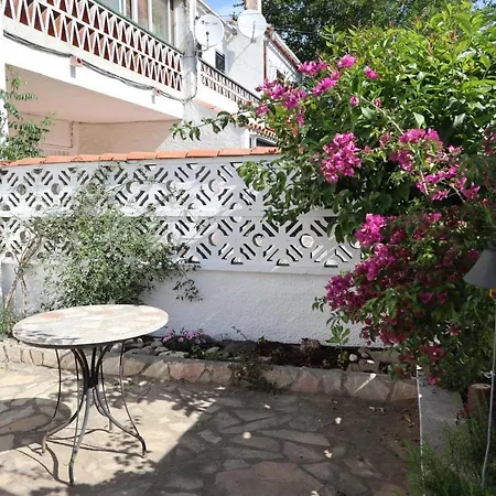 Orlina Apartment *